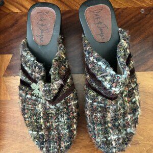 Dick & Jayne Brown Wool Tweed Clogs Size 7